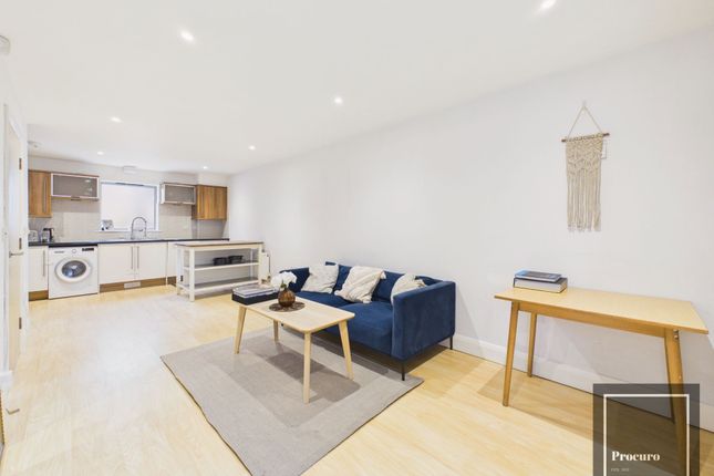Flat 2, Joseph House 18-20 Reginald Square, London photo 2
