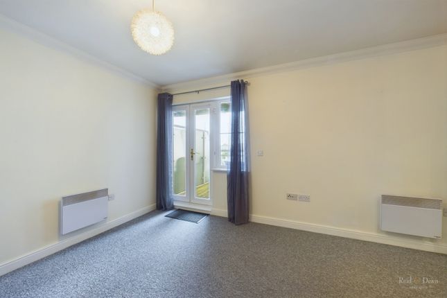 8 Pacific Heights North, Eastbourne photo 5