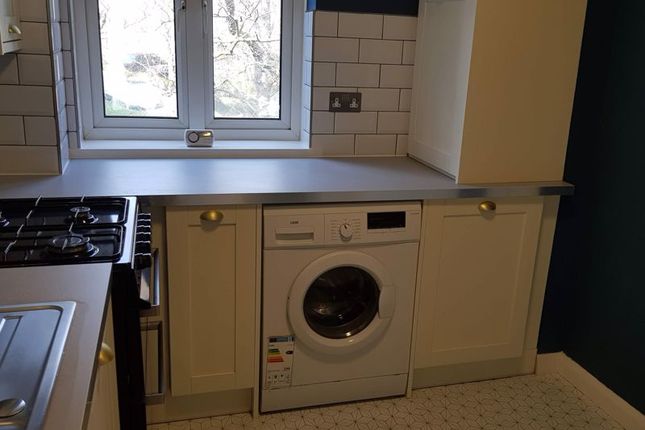 Flat to rent in Four Bedroom Flat, Denmark Hill Estate, London