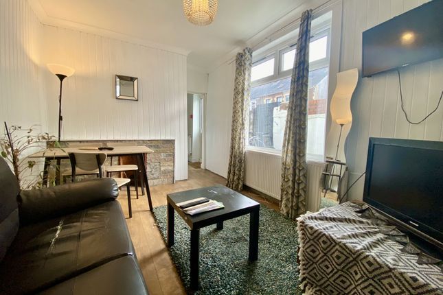 Lounge B