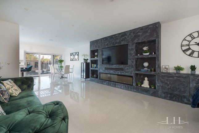 7 South Drive, Brentwood photo 4