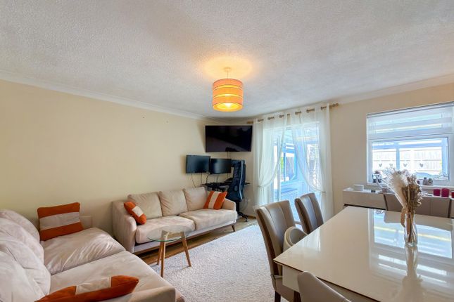39, Carlford Close, Martlesham Heath, Ipswich photo 4
