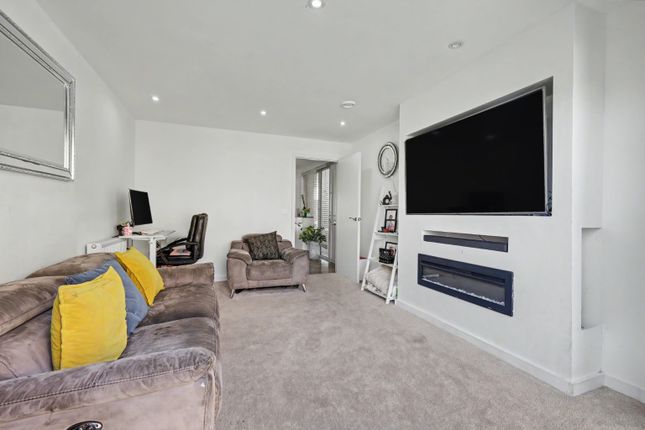 46 Austen Road, Basildon, Essex photo 4