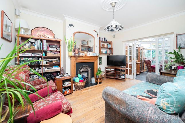 126 Sunny Gardens Road, London, Greater London photo 4