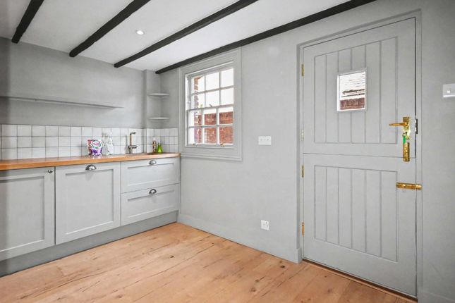 16, Lower Church Lane, Surrey photo 3