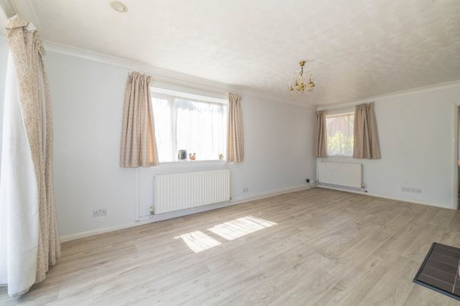 1, Willow Close, Kent photo 4