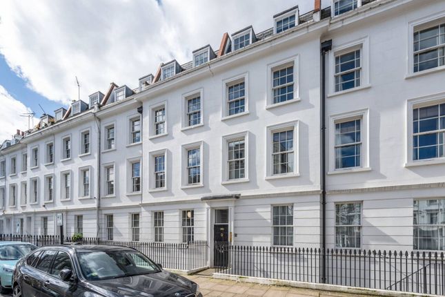 Flat for sale in Westmoreland Terrace, Pimlico, London