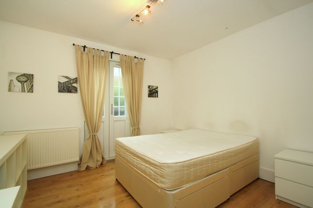 Studio studio on Flat 1a 393, Archway Road, London, £250,000