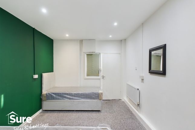 Flat to rent in Crown Lane, London, Greater London