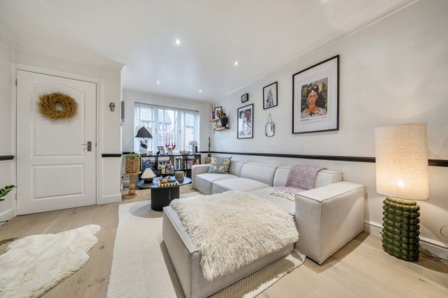 4, Woollett Close, Dartford photo 4