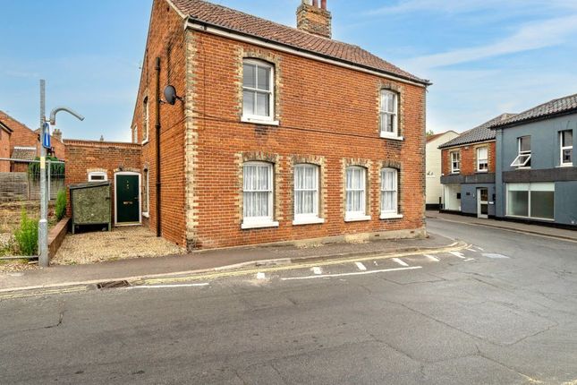 4-bed house on 2, Vicarage Street, North Walsham, £220,000