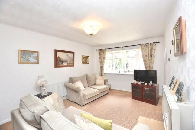 17, Alberta Close, Lancashire photo 2