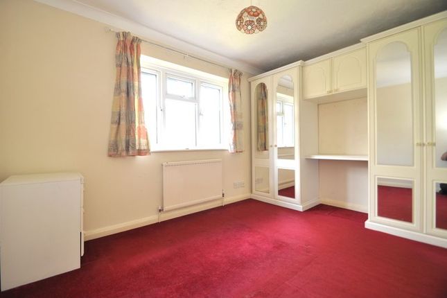 2 Rushmon Villas, Cavendish Road, New Malden photo 4