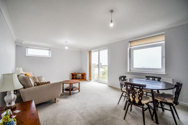 Flat for sale in Grand Drive, Leigh-On-Sea