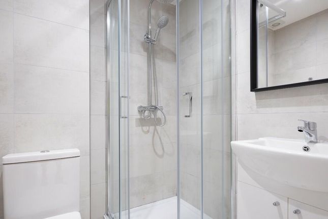 Modern And Clean Bathroom With A Spacious Shower c...