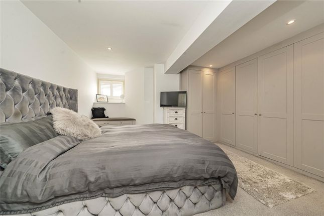 Flat 3, 450, Upper Richmond Road, London photo 4