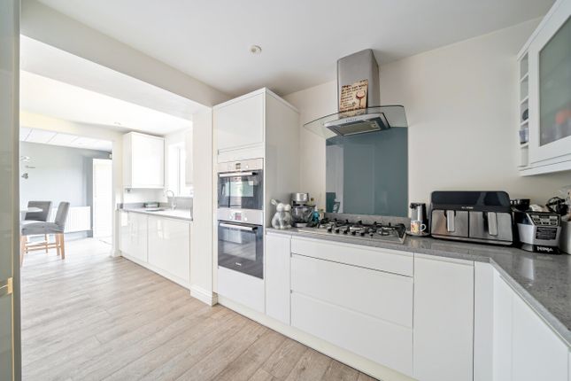 14, Fern Drive, Hampshire photo 3