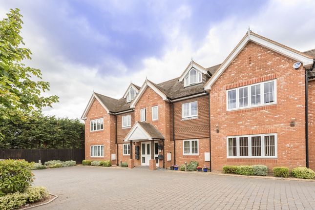Thumbnail Flat to rent in Cherry Tree Road, Beaconsfield