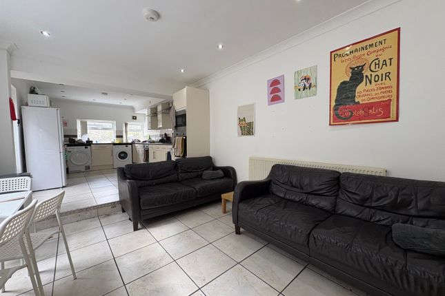 6-bed terraced on 165, Cathays Terrace, Cardiff, £3,450/mo