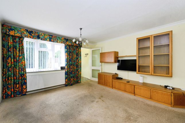 15, Boleyn Walk, Surrey photo 4