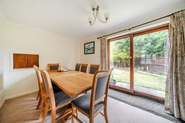 8 PALMERSTON AVENUE, Palmerstone Ave, Slough photo 3