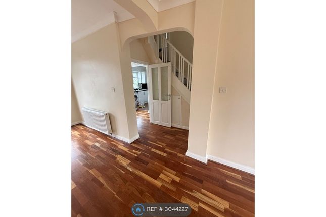 Clayhill Crescent, London photo 3