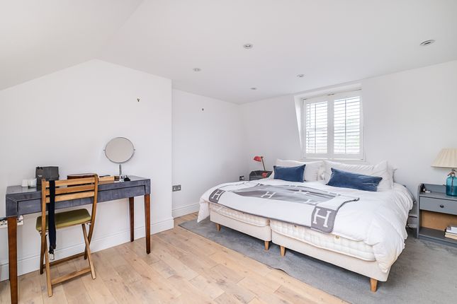 Terraced house for sale in Montefiore Street, London