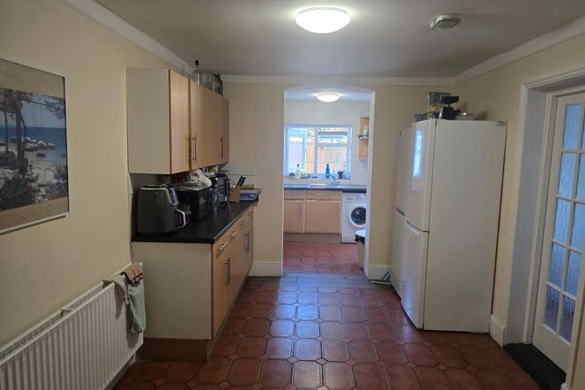 18, Warren Road, Leyton photo 3