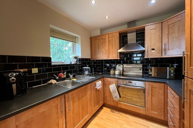 Flat for sale in Holywell Heights, Sheffield, South Yorkshire