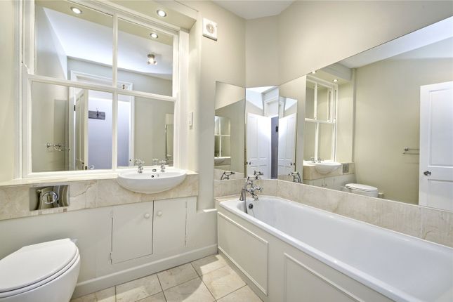 Flat for sale in Windsor Court, Moscow Road, London