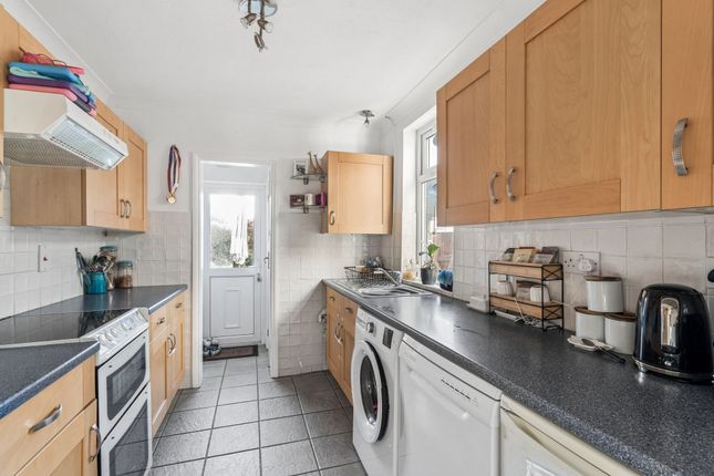 180 Sandringham Road, Watford photo 3