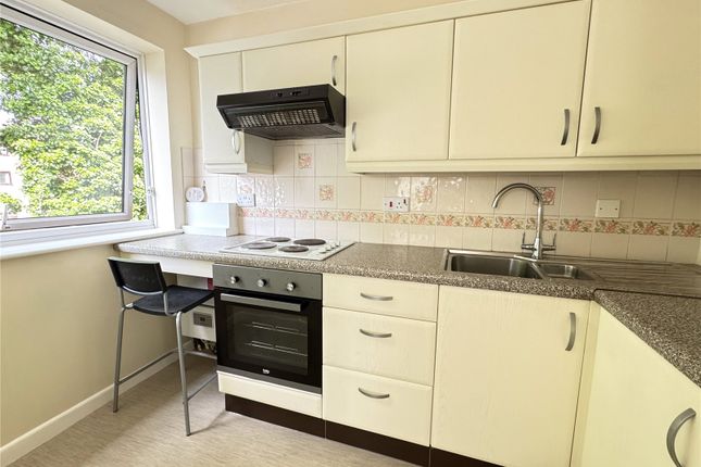 16, Waverley House, New Milton photo 3