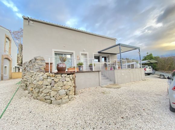 Villa for sale in Limoux, Languedoc-Roussillon, 11300, France