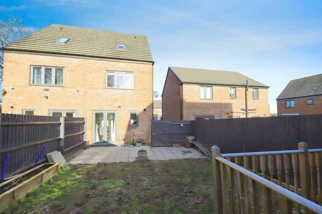 Town house for sale in Ranger Drive, Akron Gate, Wolverhampton