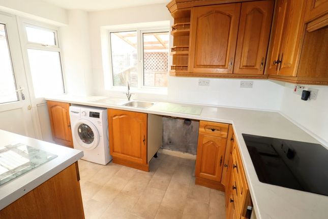 97, Hunter Drive, Milton Keynes photo 2