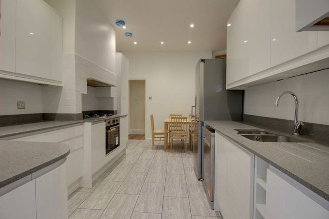 5, Avondale Avenue, London photo 4