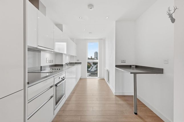 Flat 302, Berger Court, London photo 4