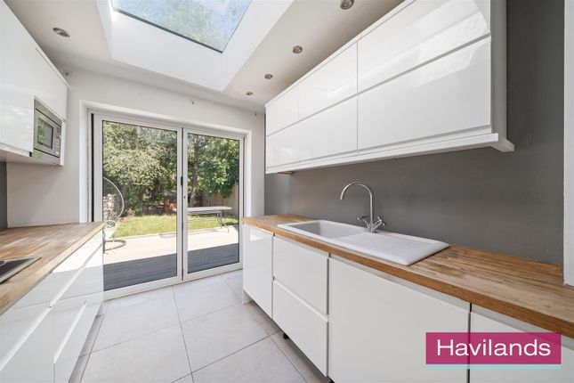 8A, Eversley Park Road, N21 photo 4