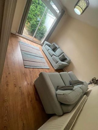 3, Athol Gardens, Pinner photo 2
