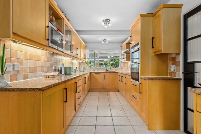 5, Woodfield Road, Hertfordshire photo 4