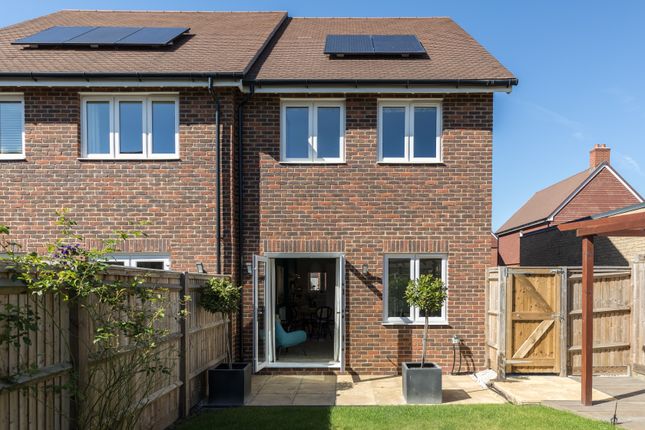139, Webber Street, Horley photo 4