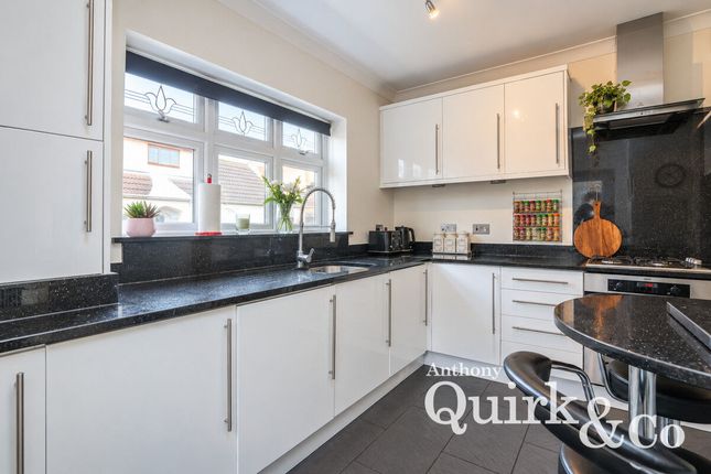 4, Surig Road, Canvey Island photo 3