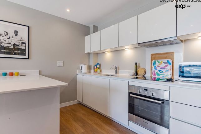 701 Kara Court, 15 Seven Sea Gardens, London photo 4