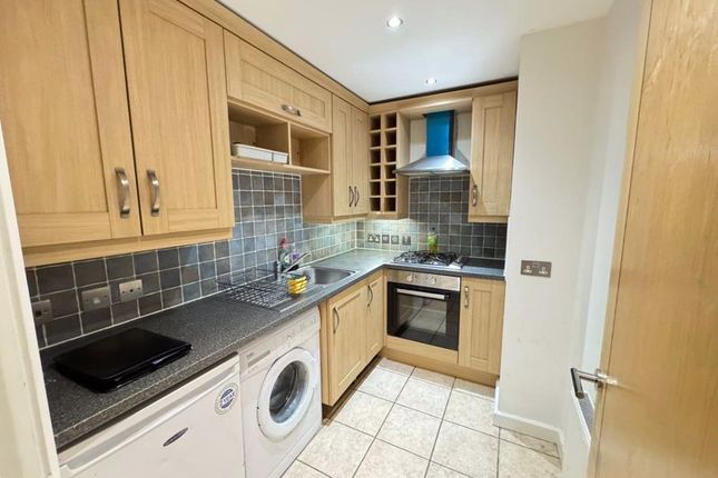 Flat 4,The Old Post Office, Houchin Street, Southampton photo 2