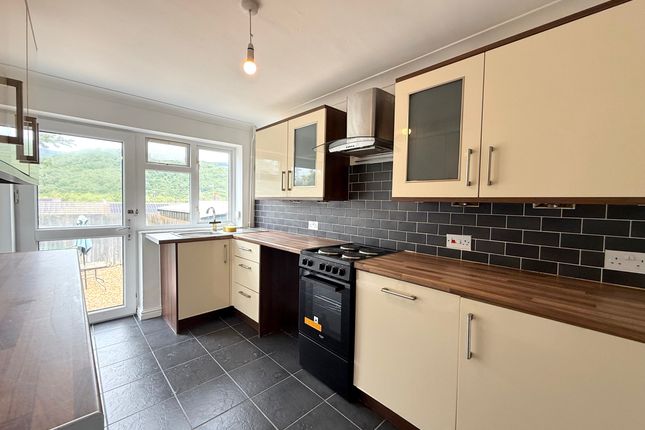 27 Jenkin Street, Aberdar photo 4