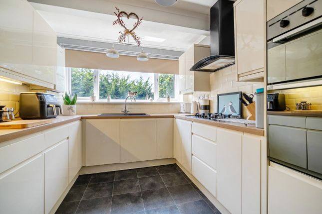 25 Broadpark Road, Paignton Devon, Devon photo 4