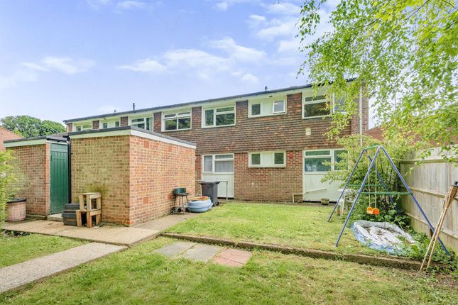 Blacklands Meadow, Nutfield, Redhill RH1, 2 bedroom flat for sale ...