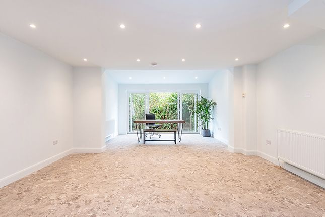 Thumbnail Town house to rent in St. Crispins Close, Hampstead