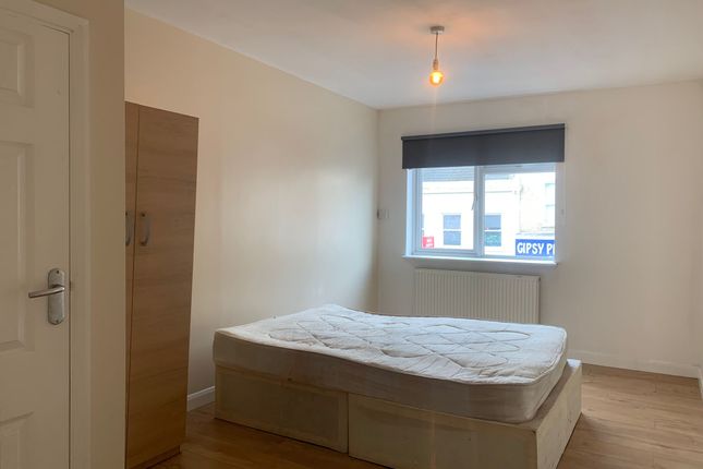 Flat to rent in Gipsy Road, London