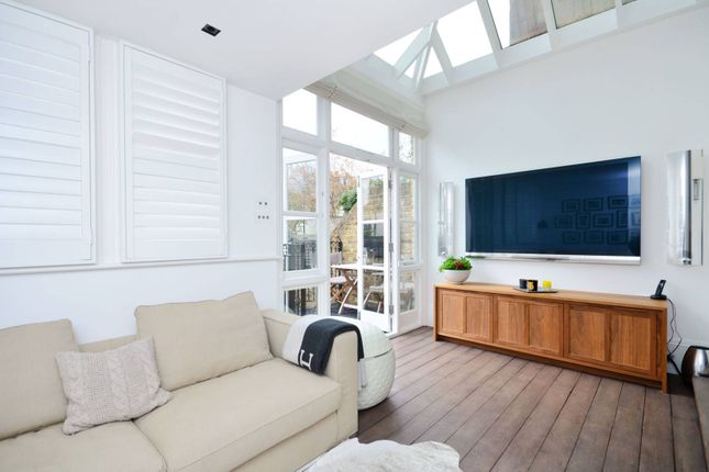 Property to rent in Hereford Road, Notting Hill, London